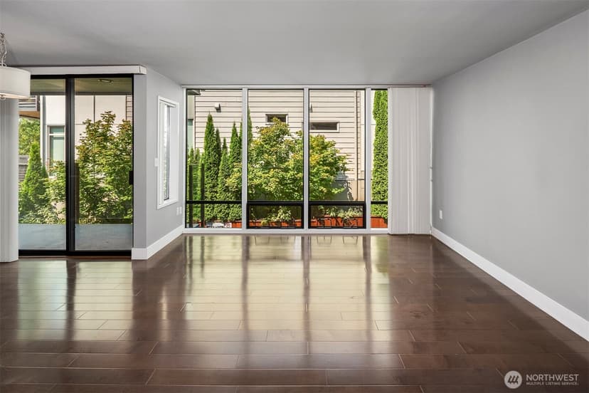 Property photo for 4561 Lake Washington Boulevard NE #201, Kirkland photo 3