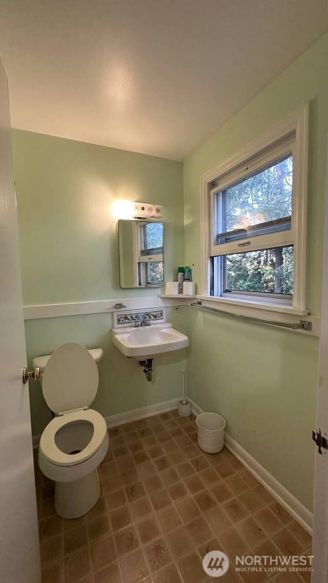 Property photo for 16310 Ashworth Avenue N, Shoreline photo 4