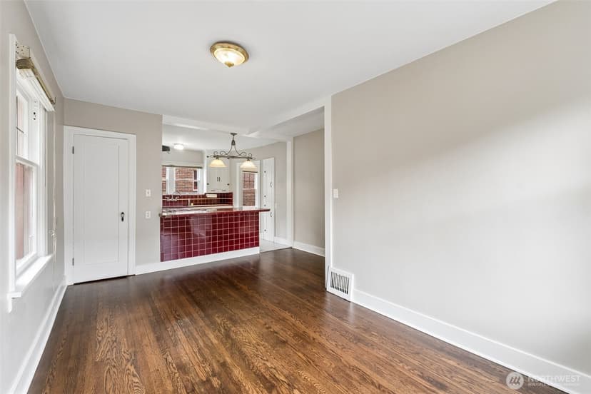 Property photo for 150 NW 84th Street, Seattle photo 11