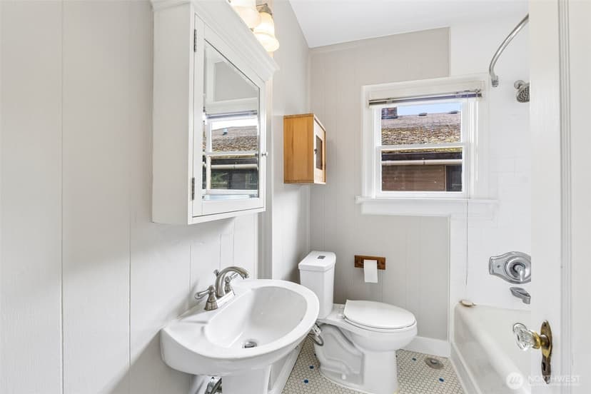 Property photo for 150 NW 84th Street, Seattle photo 13
