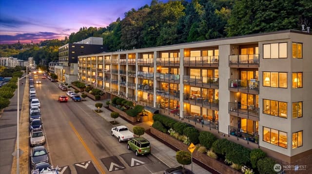 Property photo for 1301 Harbor Avenue SW #310, Seattle photo 2