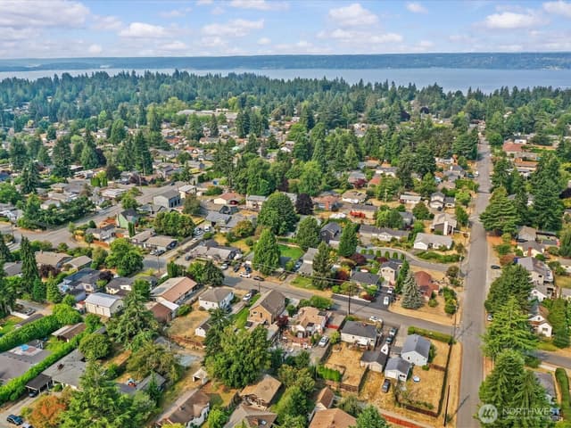 Property photo for 15820 12th Avenue SW, Burien photo 2