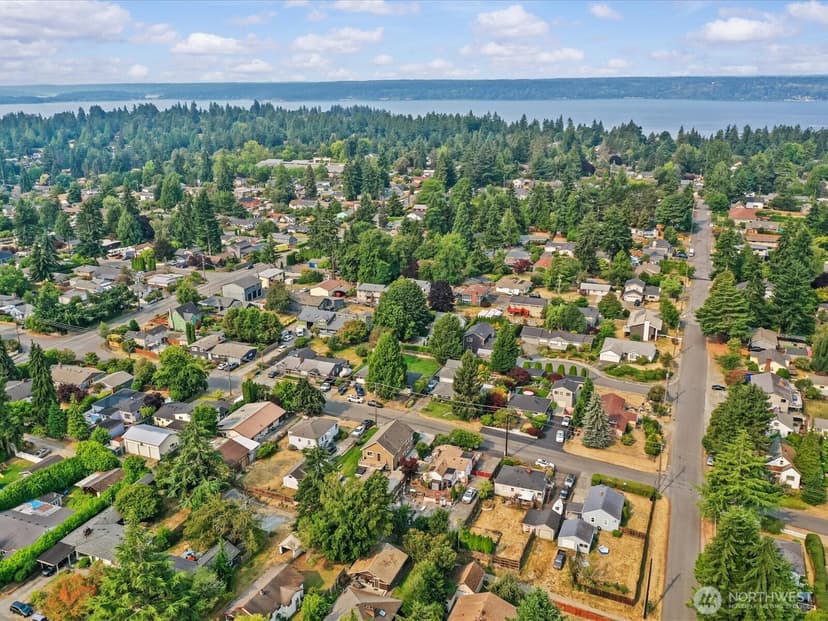 Property photo for 15820 12th Avenue SW, Burien photo 2