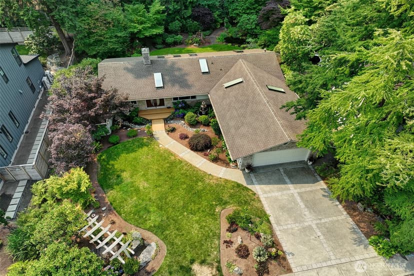 Property photo for 12909 NE 28th Street, Bellevue photo 37