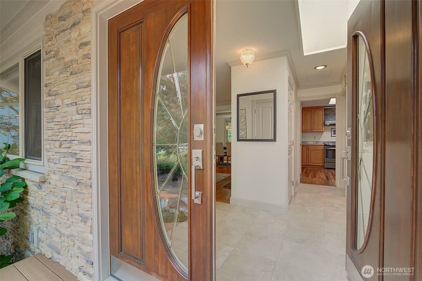 Property photo for 12909 NE 28th Street, Bellevue photo 2