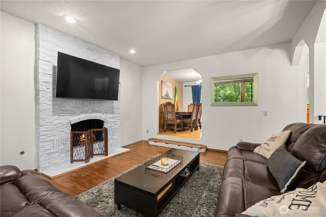 Property photo for 17909 230th Avenue NE, Woodinville photo 4