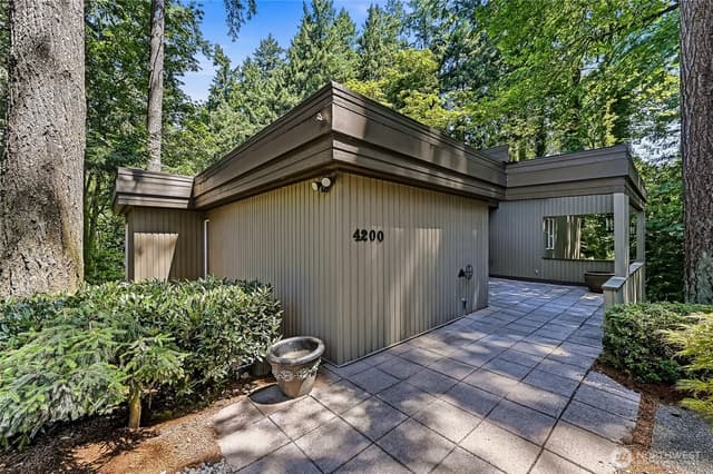 Property photo for 4200 W Lake Sammamish Parkway SE, Bellevue photo 2