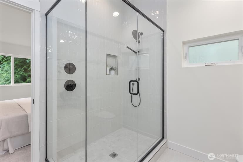 Property photo for 10326 B Ashworth Avenue N, Seattle photo 13