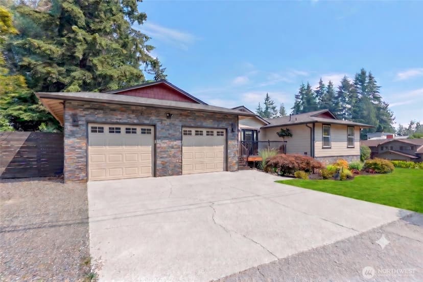 Property photo for 18804 64th Avenue NE, Kenmore photo 2