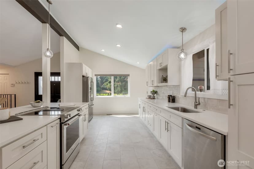 Property photo for 18804 64th Avenue NE, Kenmore photo 13