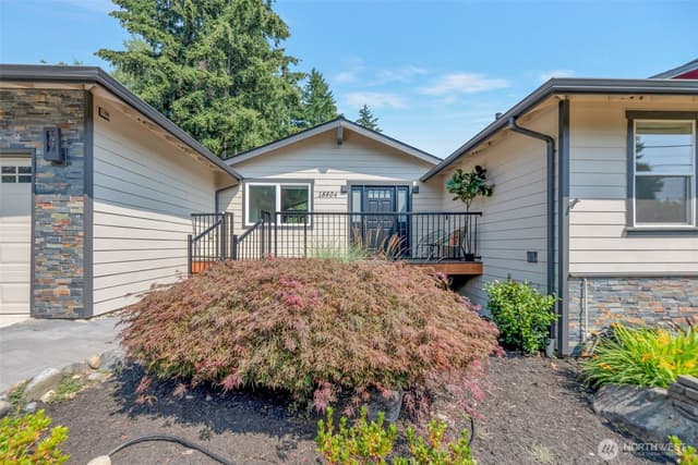 Property photo for 18804 64th Avenue NE, Kenmore photo 5