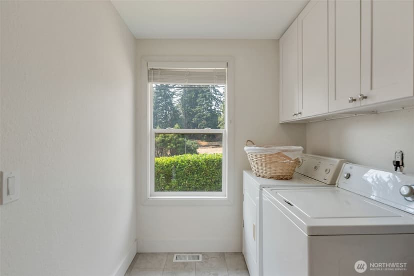 Property photo for 18804 64th Avenue NE, Kenmore photo 17