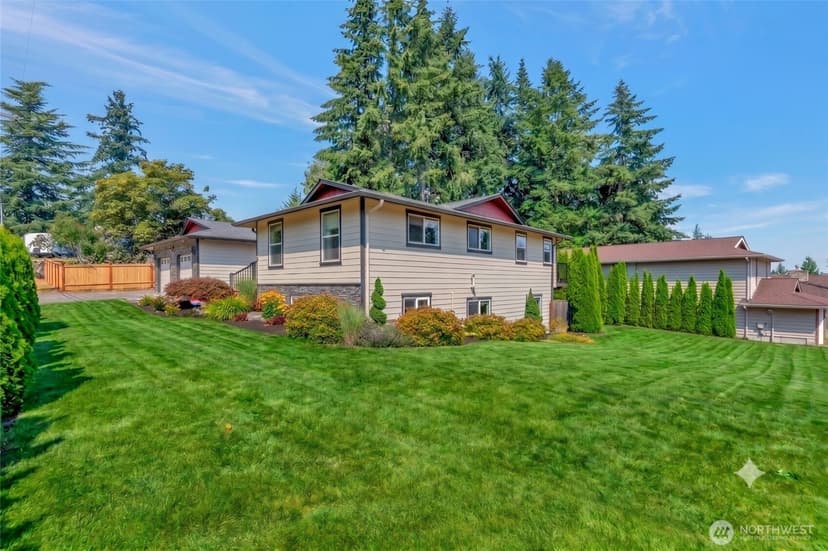 Property photo for 18804 64th Avenue NE, Kenmore photo 3