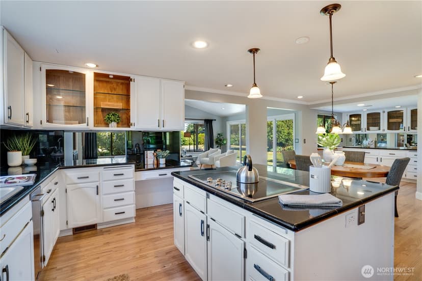 Property photo for 11409 Cloverdale Court SW, Lakewood photo 8