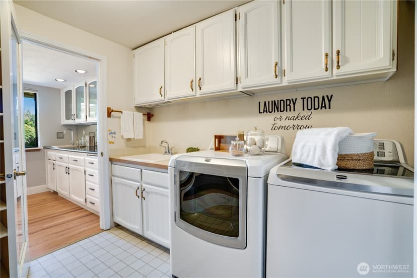 Property photo for 11409 Cloverdale Court SW, Lakewood photo 17