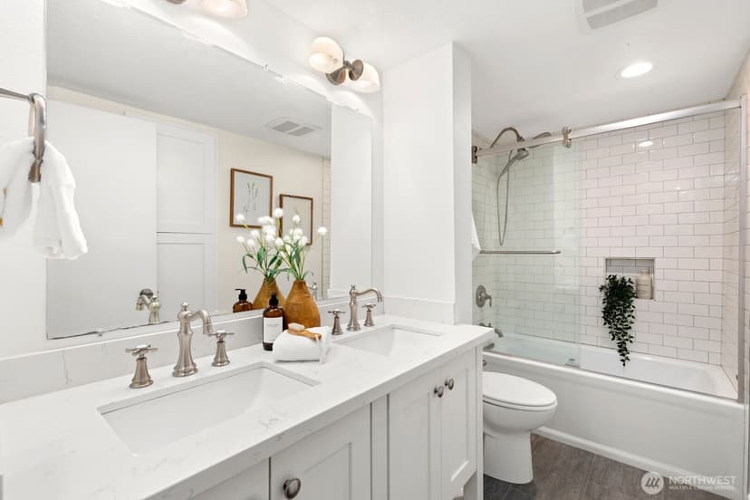 Property photo for 3226 48th Avenue SW, Seattle photo 13