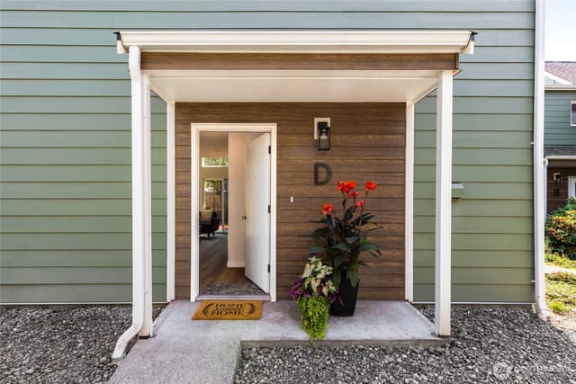 Property photo for 8408 25th Avenue SW #D, Seattle photo 3