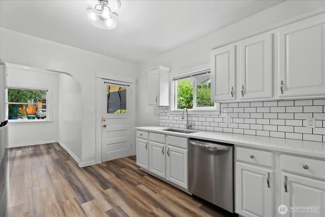 Property photo for 5509 Kensington Place N, Seattle photo 3