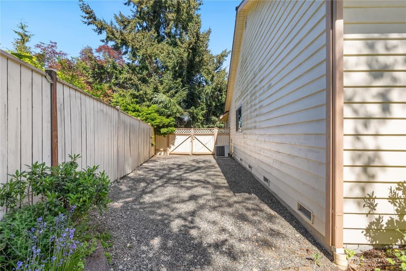 Property photo for 826 169th Place SW, Lynnwood photo 25