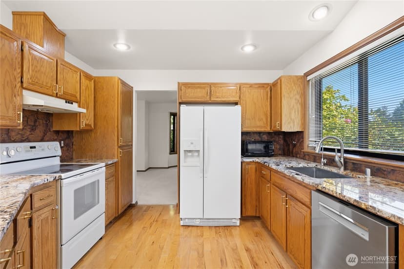 Property photo for 826 169th Place SW, Lynnwood photo 9