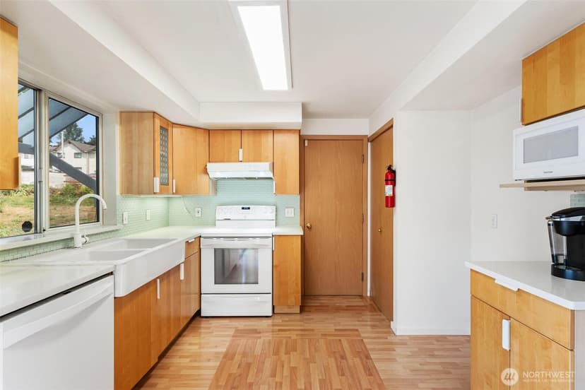 Property photo for 10914 SE 169th Place, Renton photo 8