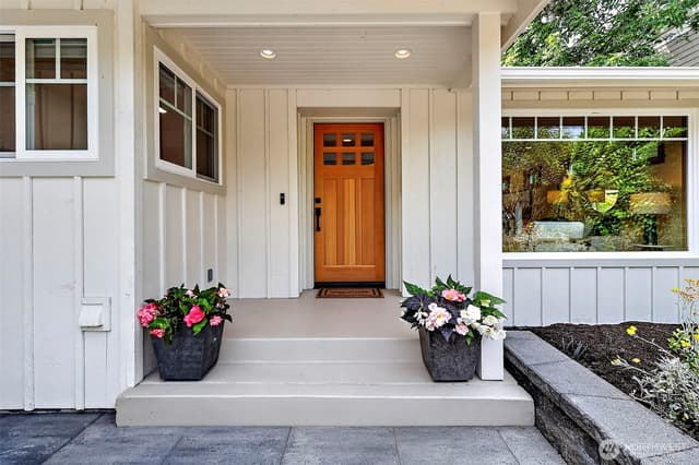 Property photo for 7247 SE 29th Street, Mercer Island photo 2