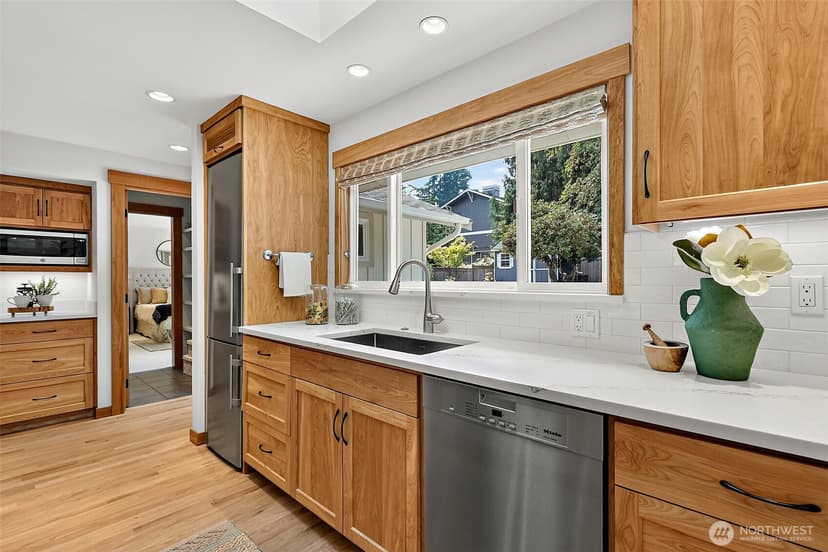 Property photo for 7247 SE 29th Street, Mercer Island photo 12