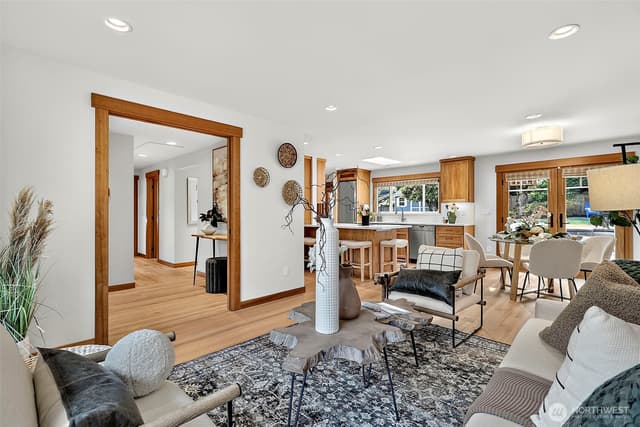 Property photo for 7247 SE 29th Street, Mercer Island photo 5