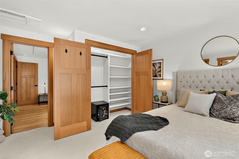 Property photo for 7247 SE 29th Street, Mercer Island photo 17