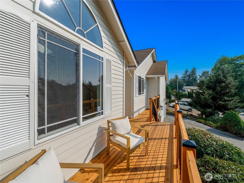 Property photo for 1812 Lumley Avenue, Mukilteo photo 2