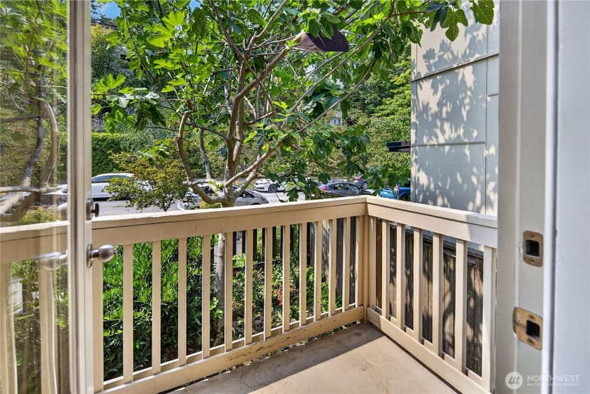 Property photo for 226 B 26th Avenue E, Seattle photo 12