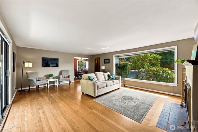 Property photo for 1542 NW 100th Street, Seattle photo 2