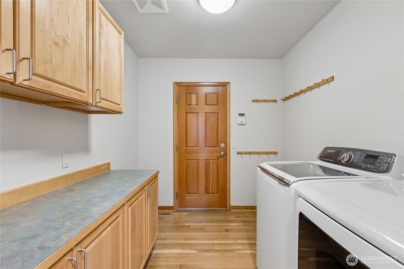 Property photo for 15816 84th Avenue NE, Kenmore photo 18