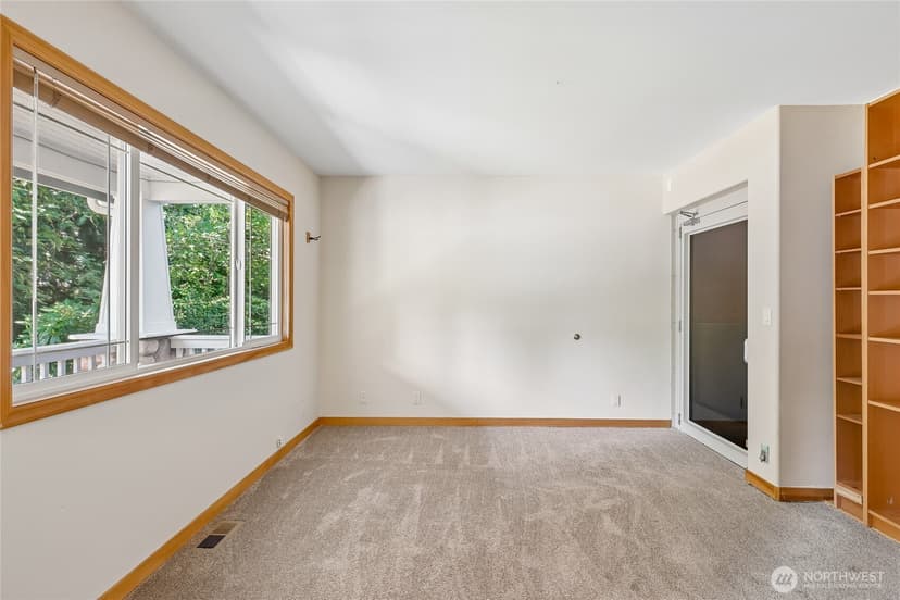 Property photo for 15816 84th Avenue NE, Kenmore photo 3