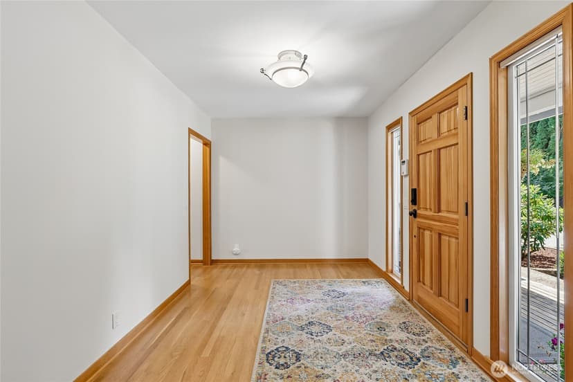 Property photo for 15816 84th Avenue NE, Kenmore photo 4