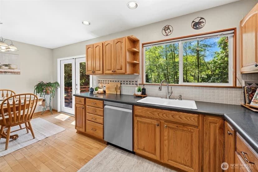 Property photo for 711 Eagle Cliff Rd NE, Bainbridge Island photo 10