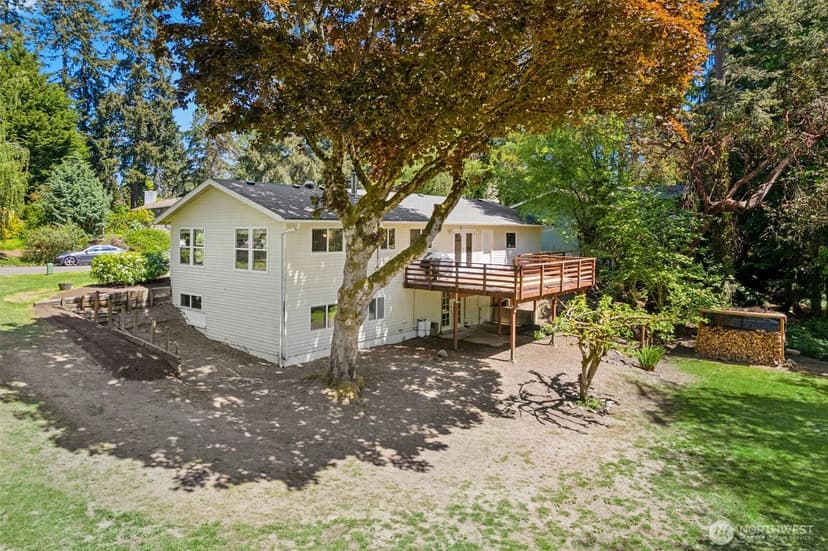 Property photo for 711 Eagle Cliff Rd NE, Bainbridge Island photo 2