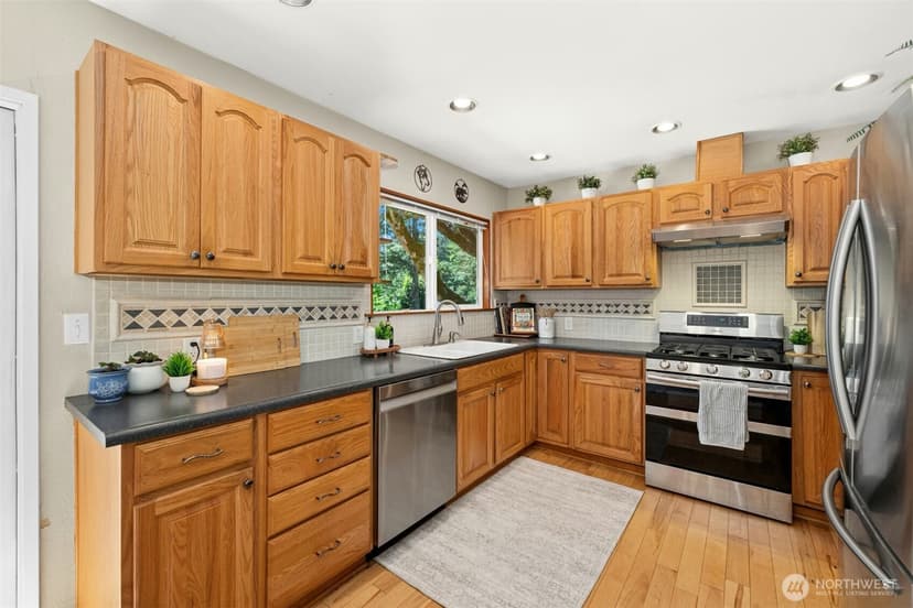 Property photo for 711 Eagle Cliff Rd NE, Bainbridge Island photo 9