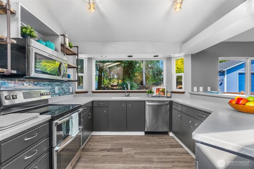 Property photo for 3902 Larchmont Avenue NE, Tacoma photo 15