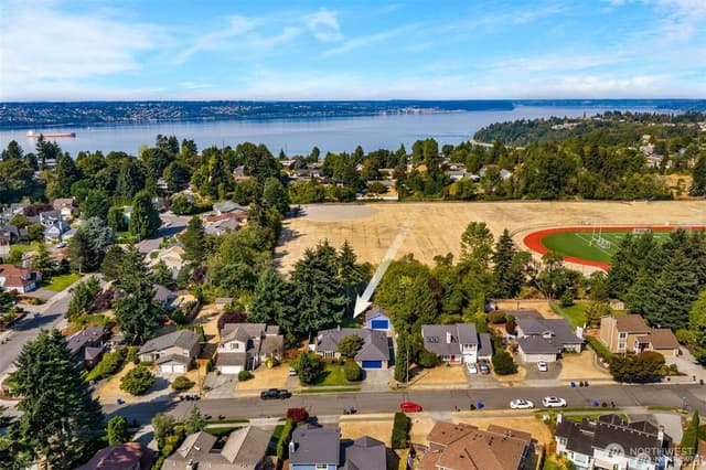 Property photo for 3902 Larchmont Avenue NE, Tacoma photo 4