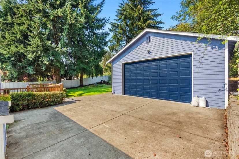 Property photo for 3902 Larchmont Avenue NE, Tacoma photo 37