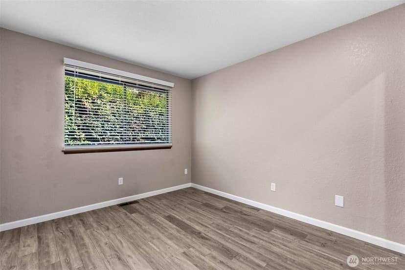 Property photo for 3902 Larchmont Avenue NE, Tacoma photo 32