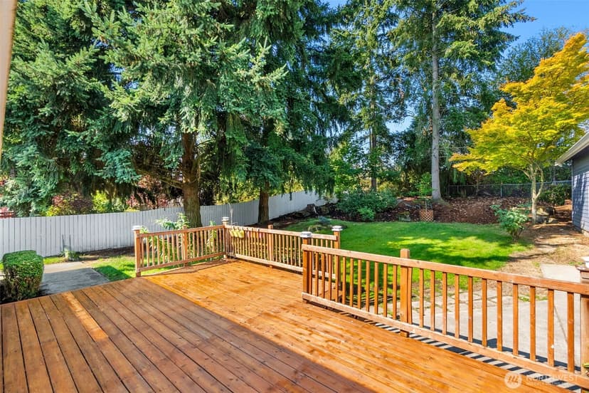 Property photo for 3902 Larchmont Avenue NE, Tacoma photo 8
