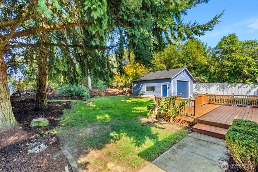 Property photo for 3902 Larchmont Avenue NE, Tacoma photo 9