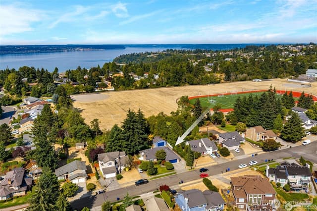 Property photo for 3902 Larchmont Avenue NE, Tacoma photo 3