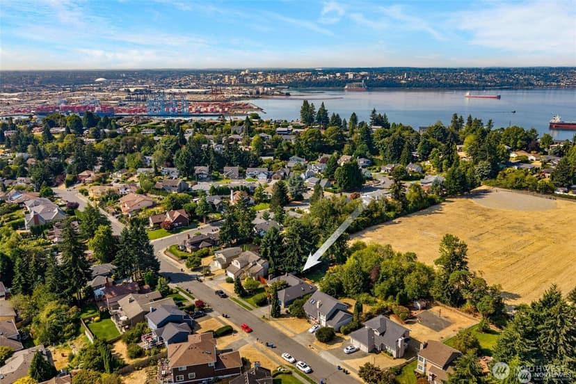 Property photo for 3902 Larchmont Avenue NE, Tacoma photo 5