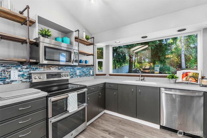 Property photo for 3902 Larchmont Avenue NE, Tacoma photo 16