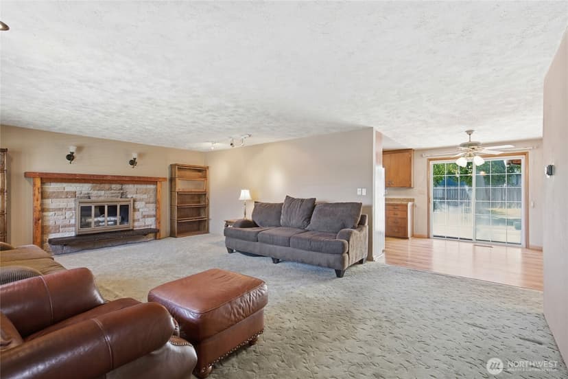 Property photo for 24325 16th Avenue S, Des Moines photo 4