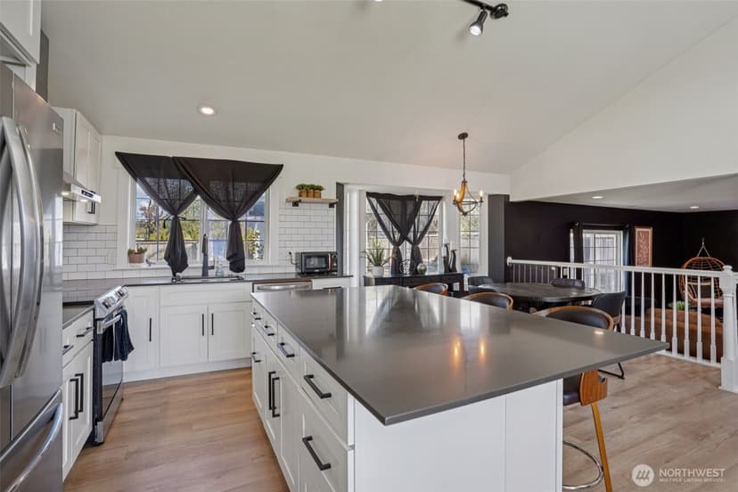 Property photo for 107 105th Street Ct E, Tacoma photo 10