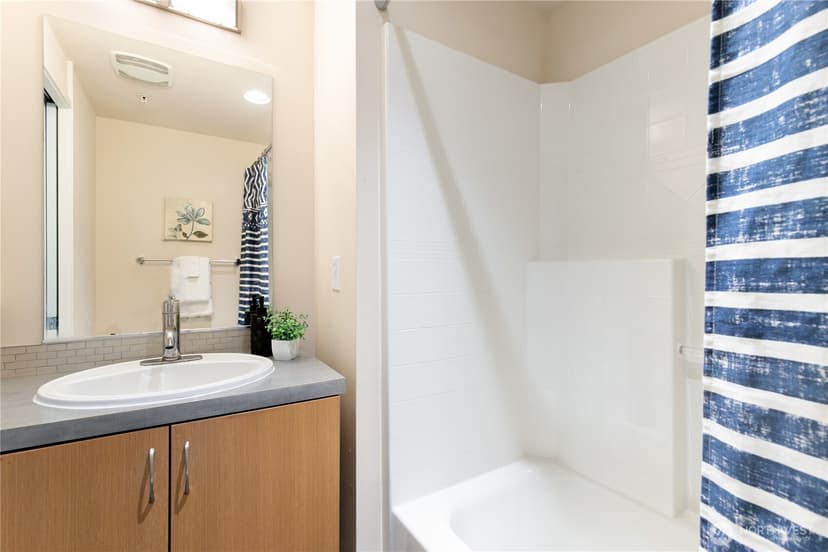 Property photo for 15130 NE 81st Way #104, Redmond photo 22